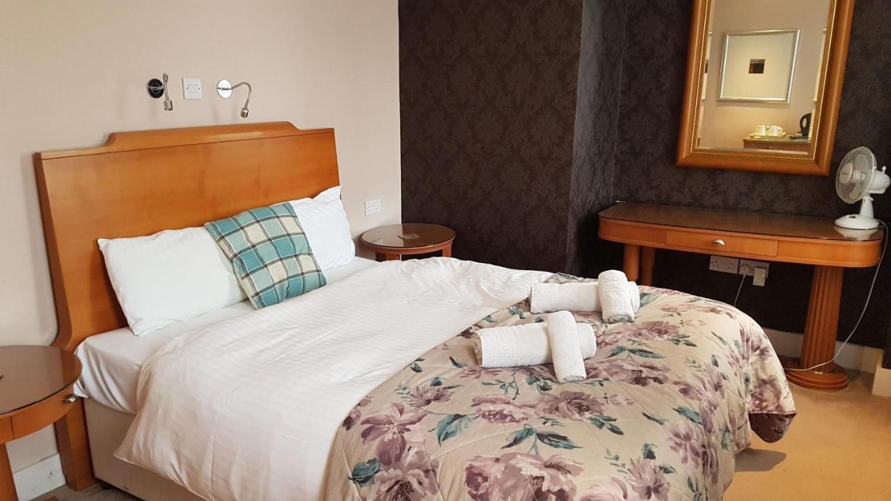 The Antelope At Upavon Hotel Exterior photo
